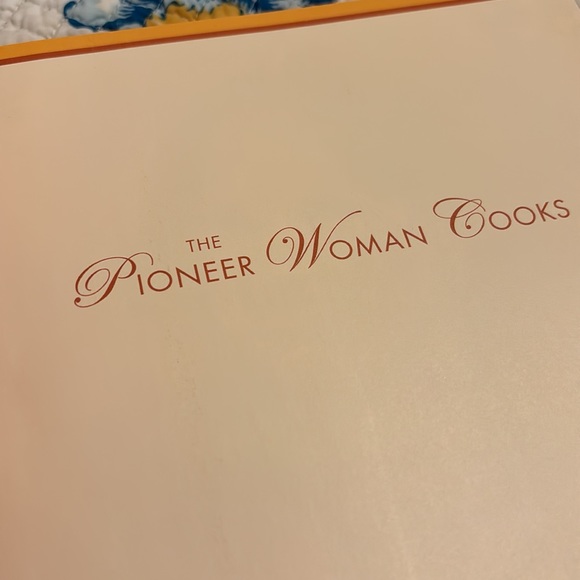 The Pioneer Woman Cooks cookbook - Picture 5 of 7